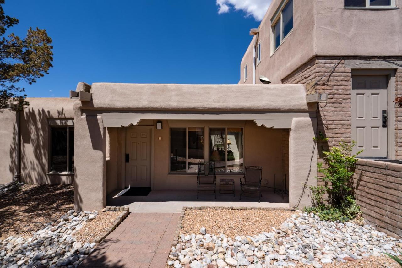 Apartment Artist Road #7