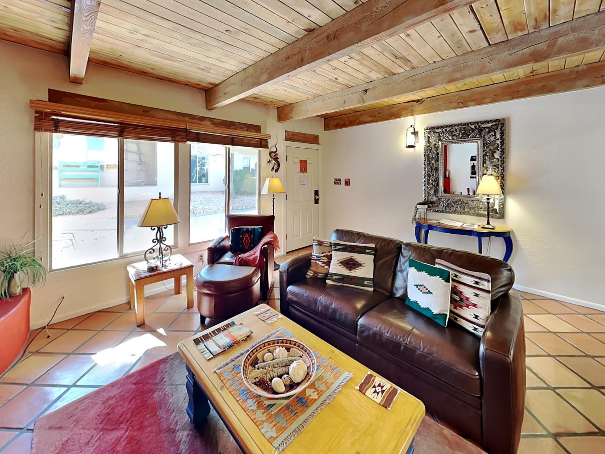 Artist Road #7 Apartment *